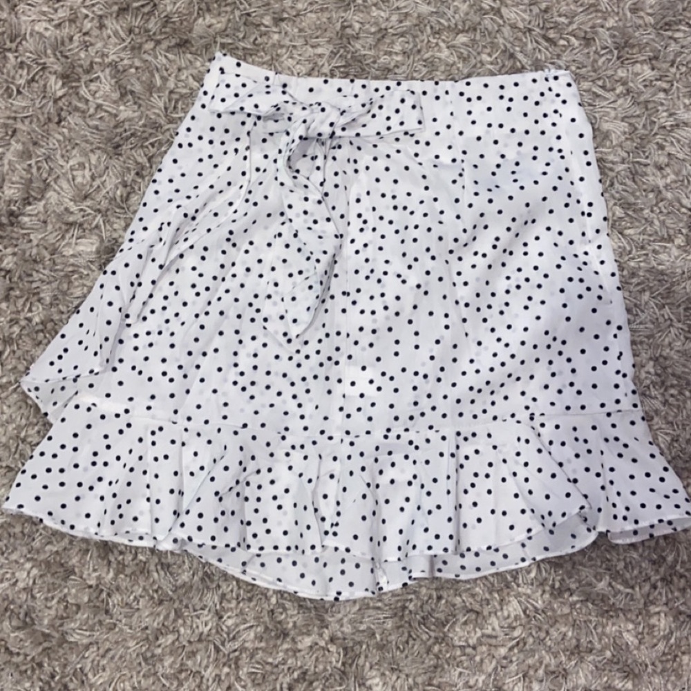 Polkadot white and black skirt